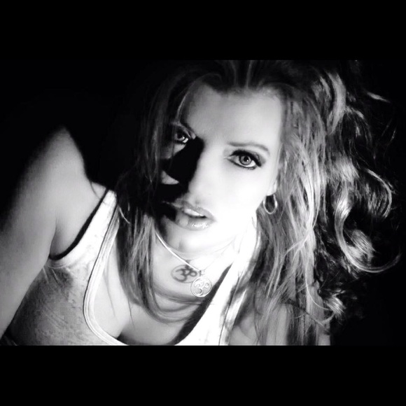 Meet your Posher, Susan - Picture 2 of 4